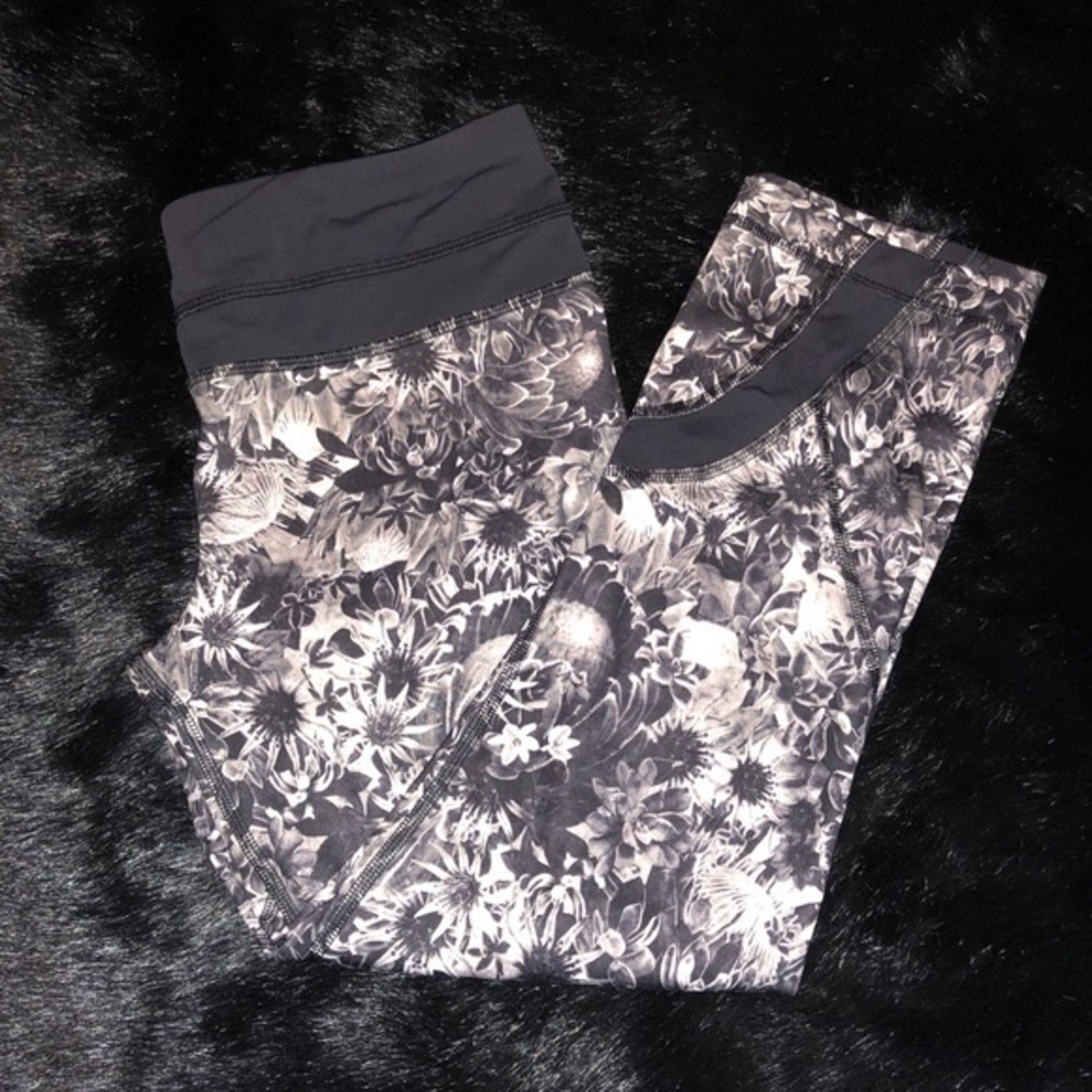 Lululenon floral crop legging